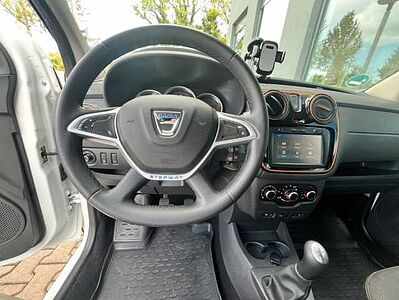 Dacia Dokker Stepway Celeb. CAMPER *SHZ,AHK,PDCh,RFK*